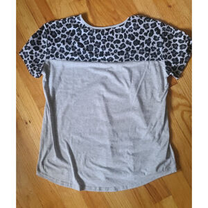 Animal Print Gray XL shirt sleeve tee